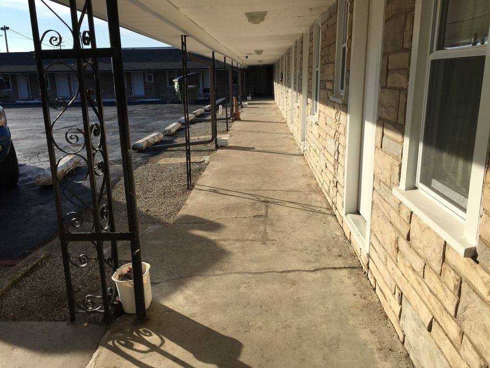 Cooper Motel Tuscola Exterior photo